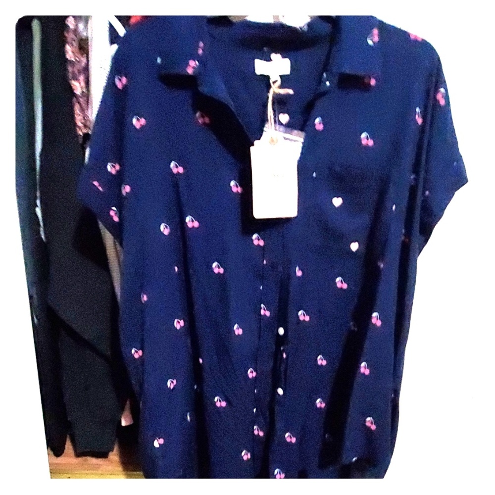 Short sleeve button top